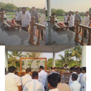 स्व.आमदार काकासाहेब साळुंखे पाटील आणि भगवतभक्त शारदादेवी साळुंखे पाटील यांच्या स्मारकाला पालकमंत्री मा. ना. जयकुमारजी गोरे यांनी केले अभिवादन