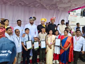 सांगोला विद्यामंदिरच्या अर्णव औताडे याचा पालकमंत्री नामदार जयकुमार गोरे यांच्या हस्ते गौरव